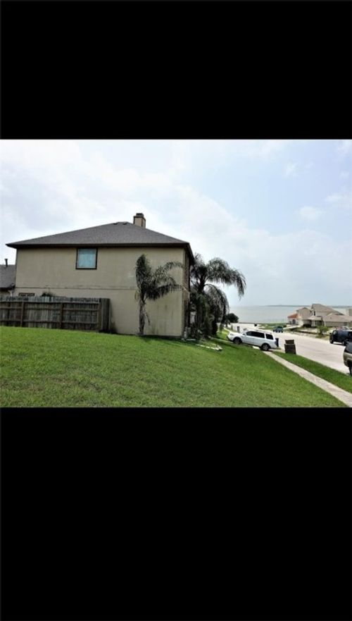 1000 Bluff Dr, Portland, TX, 78374-1847 | Card Image