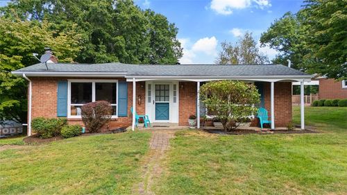 540 Eastwood Ln, Greensburg, PA, 15601-4682 | Card Image