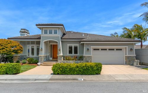 220 Jamaica St, Tiburon, CA, 94920-1011 | Card Image