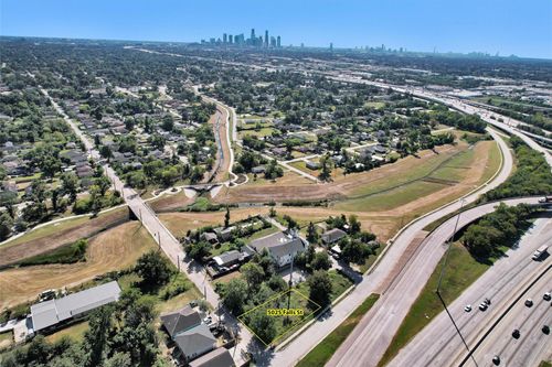 5025 Falls St, Houston, TX, 77026-2636 | Card Image