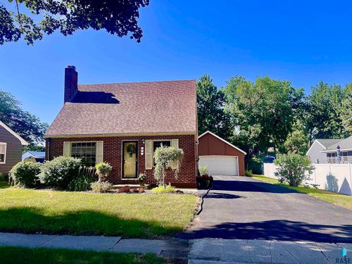 427 Brown W St Street, Luverne, MN, 56156 | Card Image