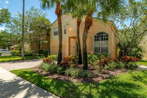 9672 Wyeth Ct, Wellington, FL, 33414-6402 | Card Image
