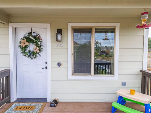 208 Northview Dr, Eagle Point, OR, 97524-8023 | Card Image