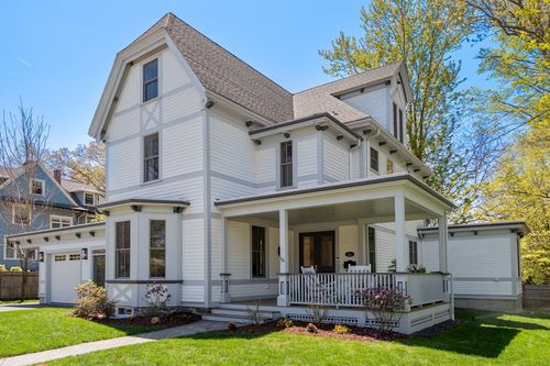 15 Sterling St, Newton, MA, 02465-2614 | Card Image