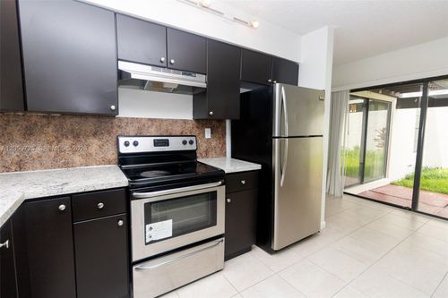 10085 Nw 6th Ter, Miami, FL, 33172-4064 | Card Image