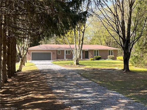 881 Charlotteville Rd, Simcoe, ON, N3Y4J9 | Card Image