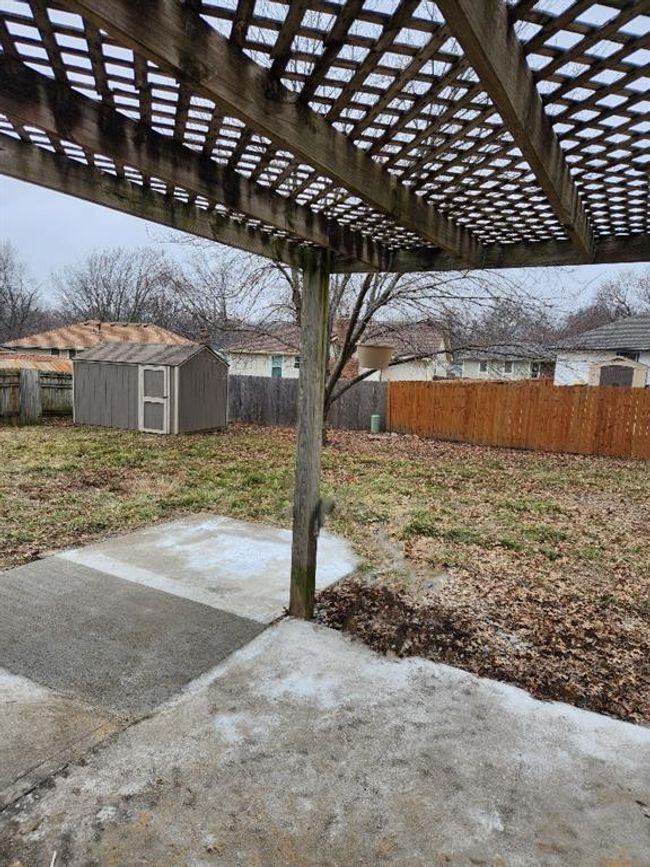 19112 E 13th Street N, For Sale in Independence Zoocasa