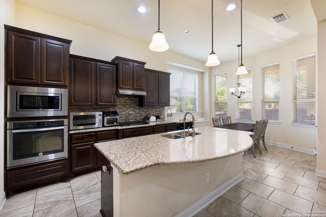 430 Montessa Park, House other with 4 bedrooms, 4 bathrooms and null parking in San Antonio TX | Image 5