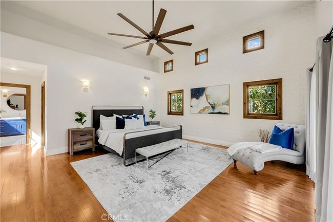 20 ft. Ceilings | Image 24