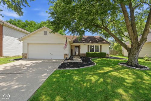 12869 Longleaf Ln, Fishers, IN, 46038-9184 | Card Image