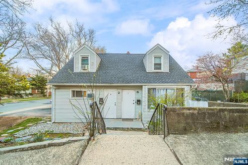 2 Elizabeth St, Ridgefield, NJ, 07657-2545 | Card Image