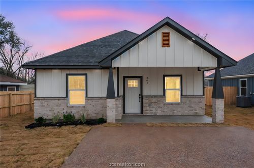 203 Lock Ln, Bryan, TX, 77803-3868 | Card Image