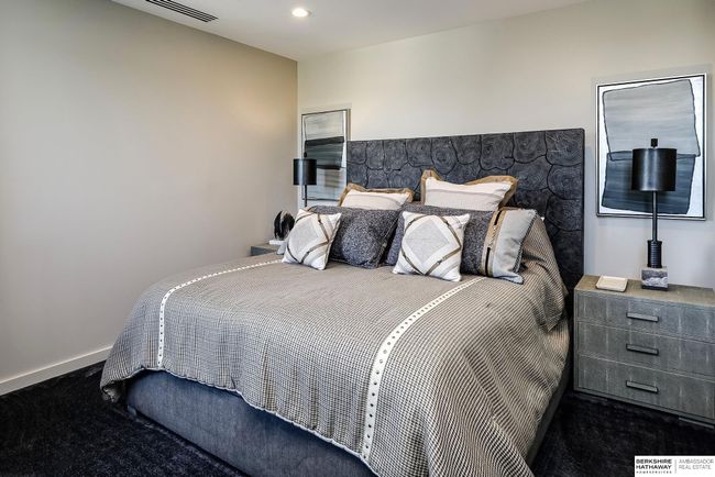 APT-401 - 1502 S 10 Th St, Condo with 2 bedrooms, 3 bathrooms and 2 parking in Omaha NE | Image 38