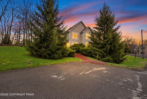 187 Hawthorne Ct, Tannersville, PA, 18372-8910 | Card Image