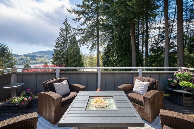 187 April Road, House other with 3 bedrooms, 2 bathrooms and 2 parking in Port Moody BC | Image 2