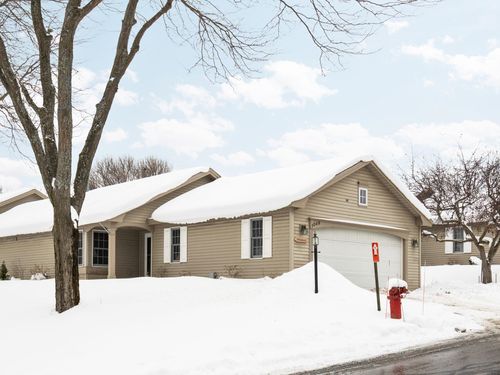 1049 Hemingway Ln, Traverse City, MI, 49686-5068 | Card Image