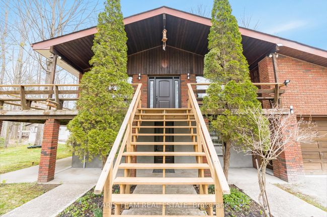 8 Celestine Crt, House other with 5 bedrooms, 2 bathrooms and 9 parking in Tiny ON | Image 4