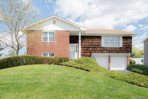 305 Kimberly Place, Islip, NY, 11795 | Card Image