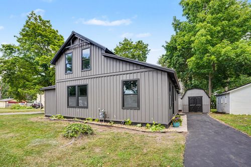 216 W Cushman St, Three Rivers, MI, 49093-2310 | Card Image