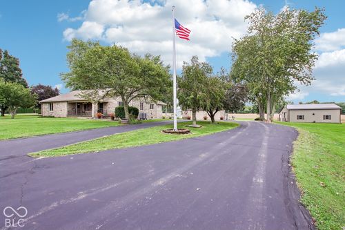 11131 Mcclure Rd, Martinsville, IN, 46151-8598 | Card Image
