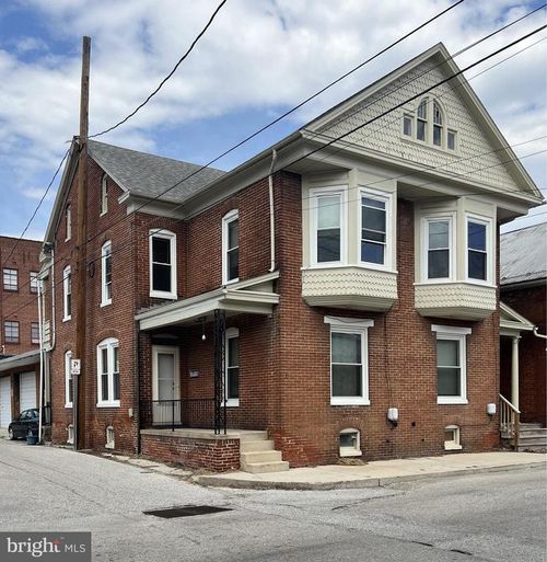 17 W Park Ave, HANOVER, PA, 17331-2429 | Card Image