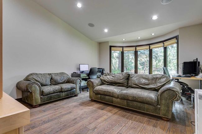 40 Eagle Ridge Pl Sw, House other with 5 bedrooms, 5 bathrooms and 8 parking in Calgary AB | Image 25