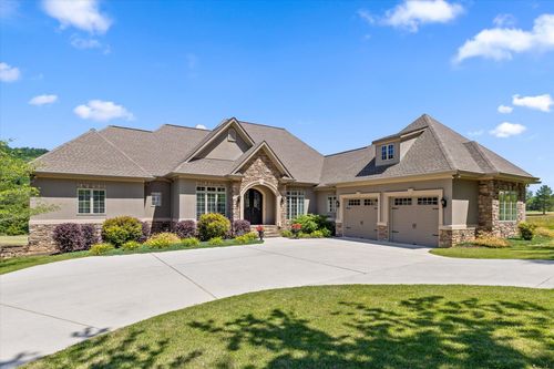 554 Castle Dr, Trenton, GA, 30752-6100 | Card Image