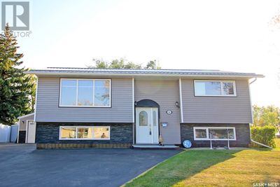 58 Centennial Dr, House other with 4 bedrooms, 2 bathrooms and null parking in Yorkton SK | Image 2