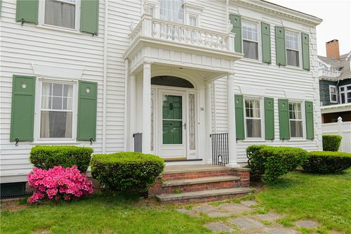 36 Underwood St, Pawtucket, RI, 02860-3204 | Card Image