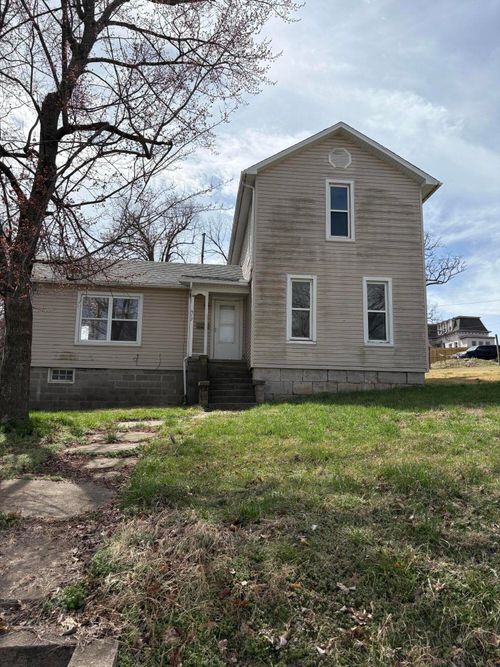 317 W Brook St, Neosho, MO, 64850-1465 | Card Image