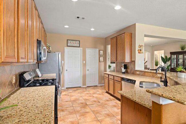 14035 Juniper Bend Ln, House other with 5 bedrooms, 4 bathrooms and 2 parking in Cypress TX | Image 9
