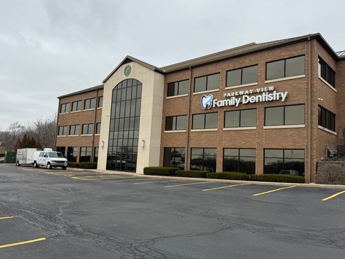 b-7017 John Deere Pkwy, Moline, IL, 61265-8034 | Card Image