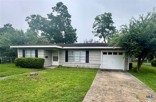 2305 E Anaqua Ave, Victoria, TX, 77901-3503 | Card Image