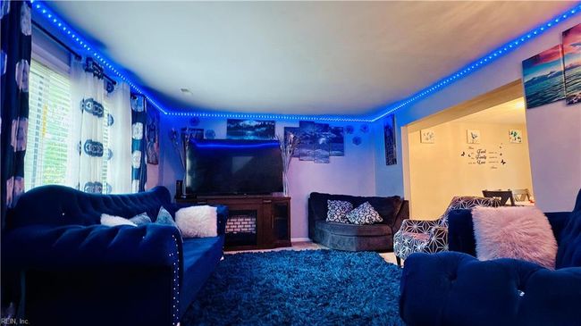 Living Room | Image 19