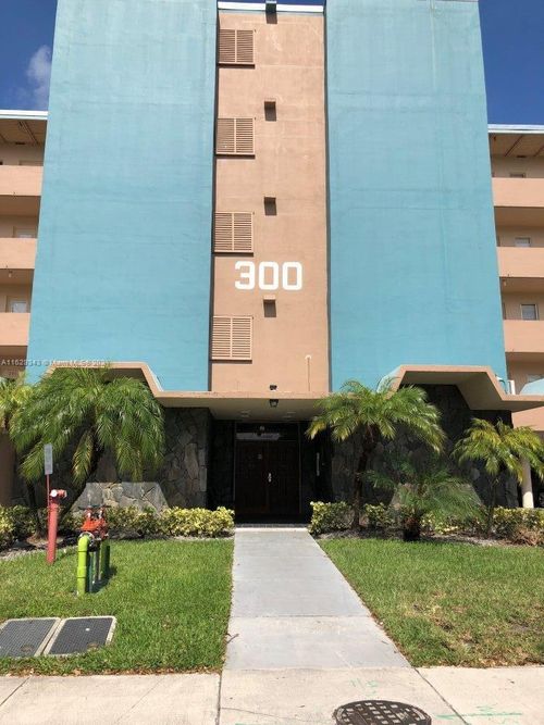 apt-207-300 Ne 14th Ave, Hallandale Beach, FL, 33009-7431 | Card Image