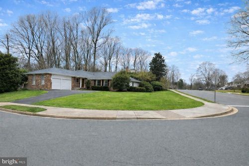 8100 Langbrook Rd, SPRINGFIELD, VA, 22152-1225 | Card Image