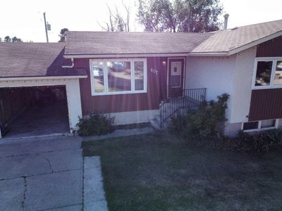 607 7 Ave, House detached with 3 bedrooms, 2 bathrooms and 3 parking in Fox Creek AB | Image 2