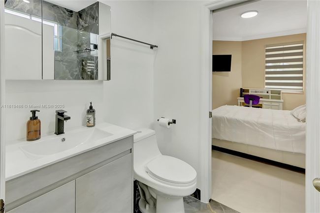 8902 Nw 178 Th Ln, House other with 4 bedrooms, 4 bathrooms and null parking in Hialeah FL | Image 40