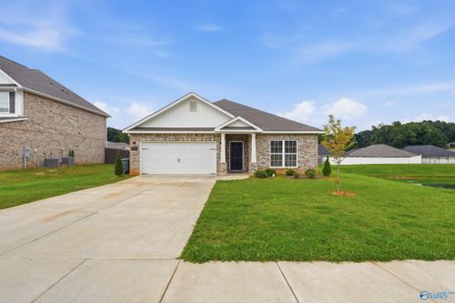 9220 Current Way Se, Owens Cross Roads, AL, 35763-3700 | Card Image
