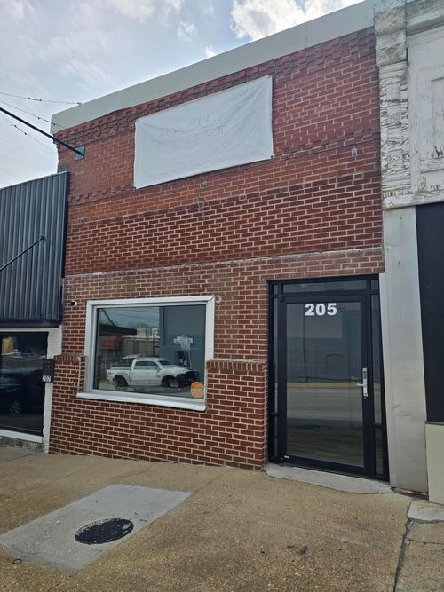 205 S Main Ave, Bolivar, MO, 65613-2014 | Card Image