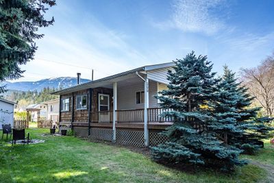 235 B Ave, House other with 2 bedrooms, 2 bathrooms and null parking in Kaslo BC | Image 2