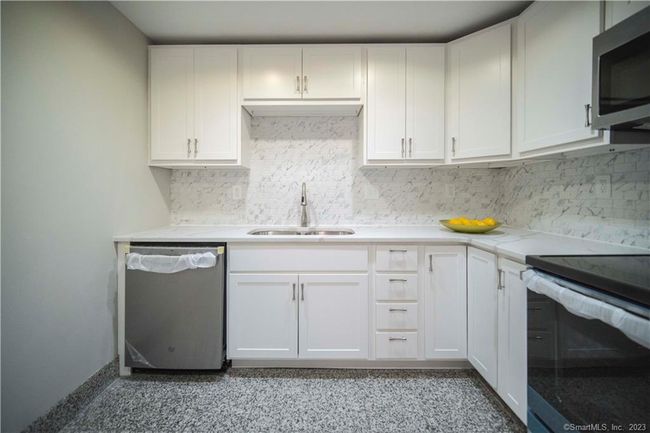 APT-403 - 235 E River Dr, Condo with 3 bedrooms, 2 bathrooms and null parking in East Hartford CT | Image 5