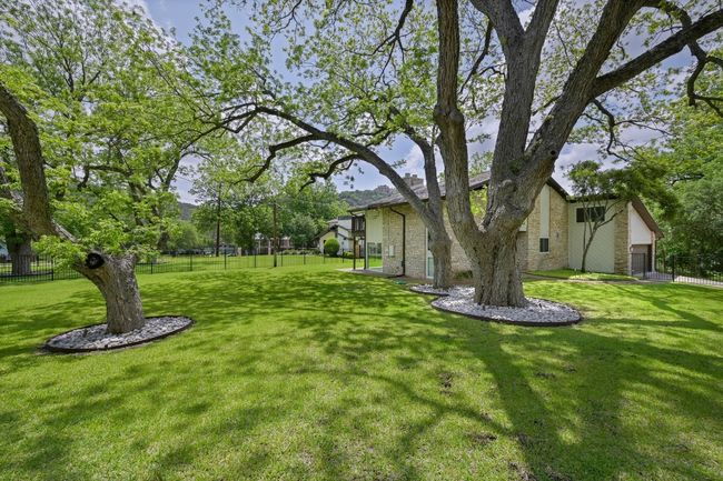 2503 Manana St, House other with 3 bedrooms, 3 bathrooms and 4 parking in Austin TX | Image 4