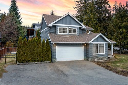 7443 Dogwood St, Pemberton, BC, V0N2L1 | Card Image