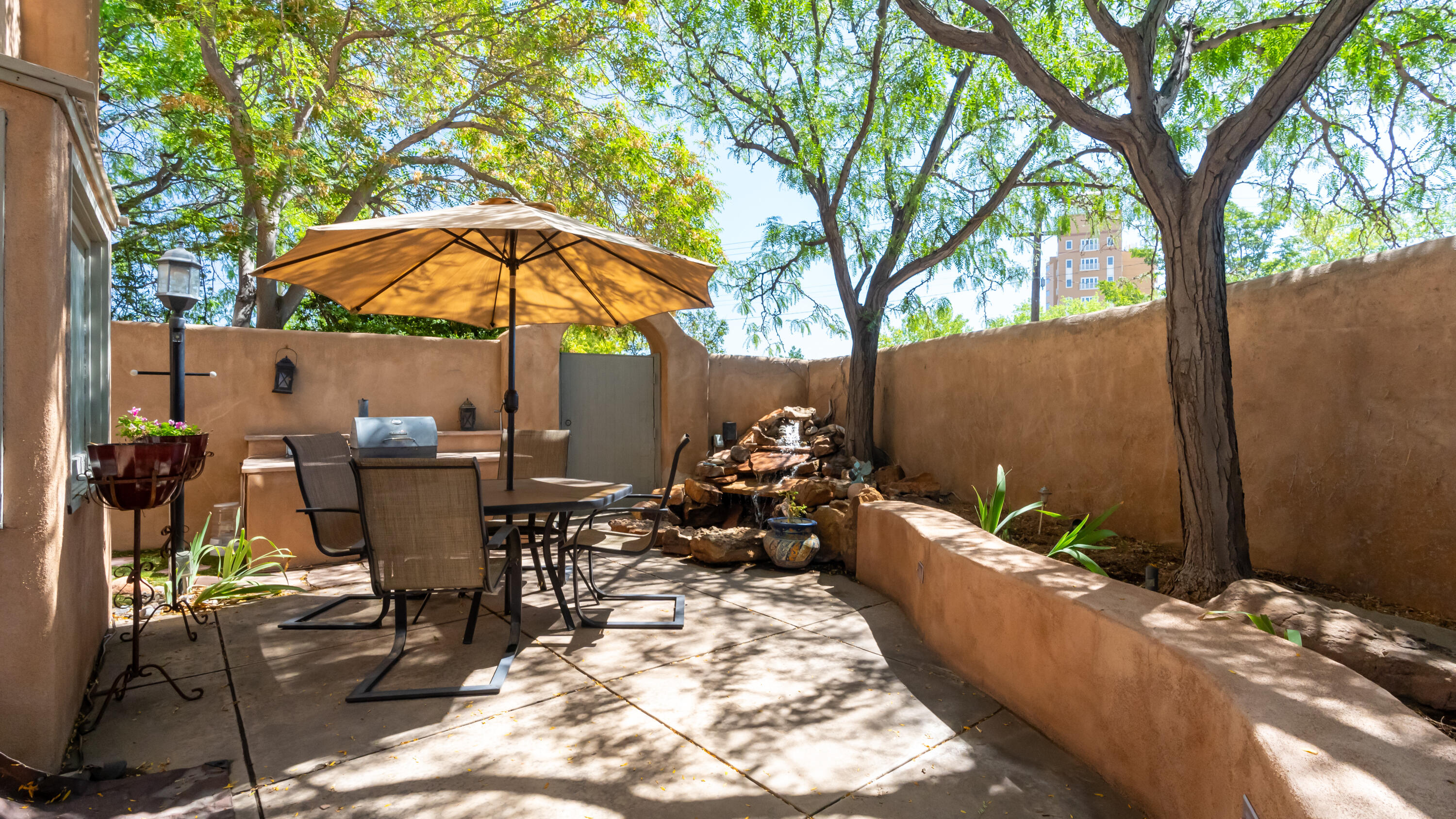 Southeast Cir, Albuquerque, NM 87104