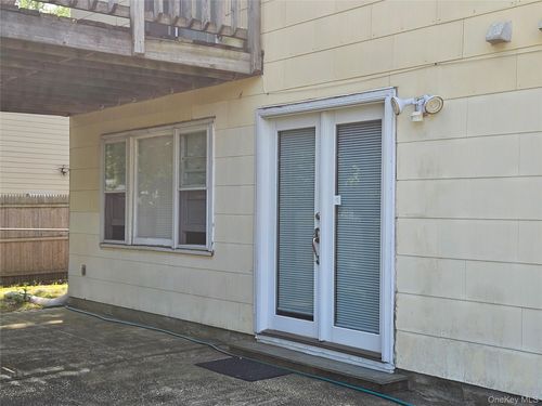 25 Pacific Ave, East Islip, NY, 11730-1435 | Card Image