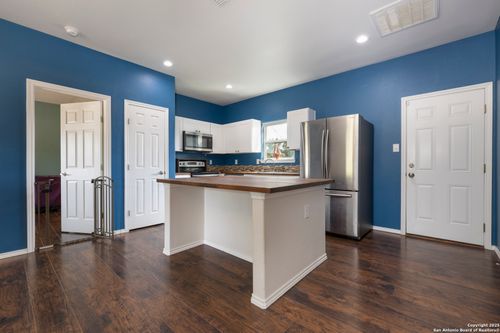 421 Cimarron, Spring Branch, TX, 78070-3804 | Card Image