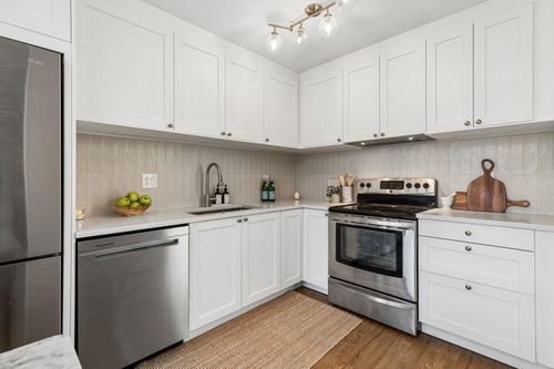 2509 Burian Dr, Coquitlam, BC, V3K5W8 | Card Image