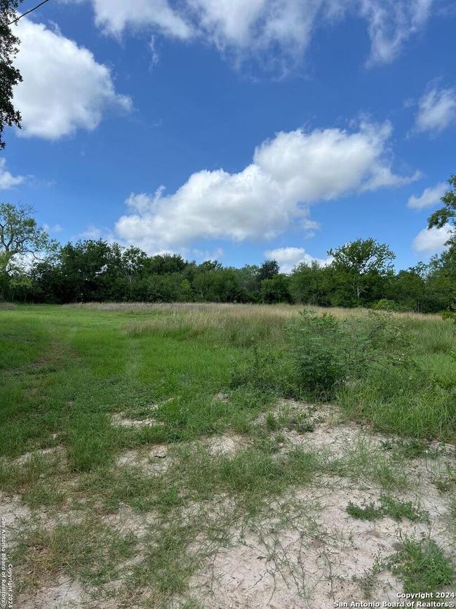 548 Houston St E, House other with 3 bedrooms, 1 bathrooms and null parking in Kenedy TX | Image 5