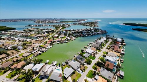 140 Pago Pago Dr W, NAPLES, FL, 34113-8616 | Card Image